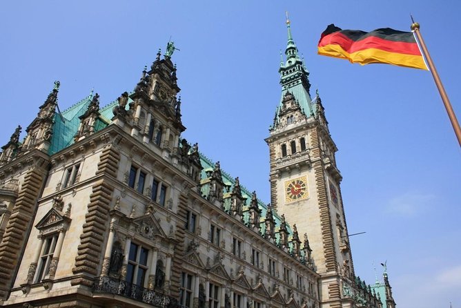 10 secrets of Hamburg's old town - exciting scavenger hunt tour - A city tour with a puzzle in every pocket