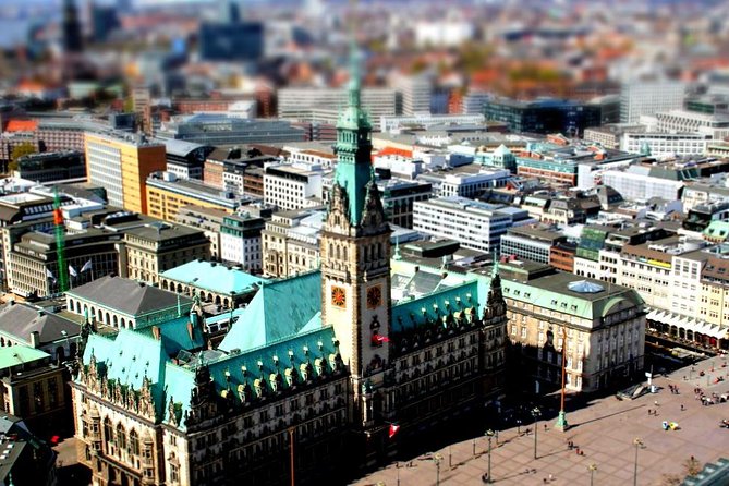10 secrets of Hamburg's old town - exciting scavenger hunt tour - Kornhausbrücke and Hamburg’s canal frontier