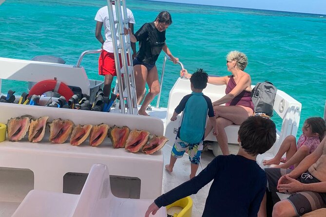 3hr Seaside Scavenger hunt - Finding conch in the shallows