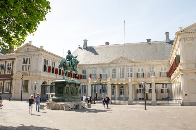 90 minutes Self Guided Walking Tour with puzzles in Den Haag - De Passage and the old shopping streets