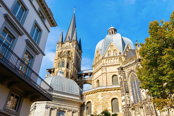 Aachen Scavenger Hunt and Highlights Self Guided Audio Tour - Kreislauf des Geldes and Elisenbrunnen
