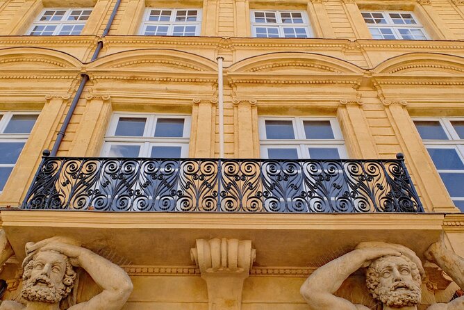 Aix-en-Provence Scavenger Hunt and Sights Self-Guided Tour - A city walk with a game built in