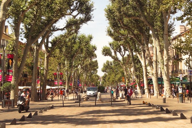 Aix-en-Provence Scavenger Hunt and Sights Self-Guided Tour - How long you need and how much freedom you get