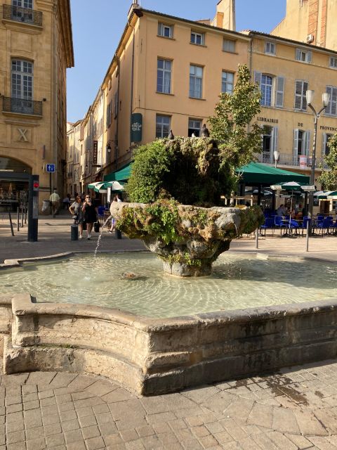 Aix Treasure Hunt - Following clues through monuments and fountains