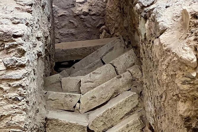 Akrotiri Family Treasure Hunt ,kid friendly Archeology Adventure - What the strongest guide experience looks like