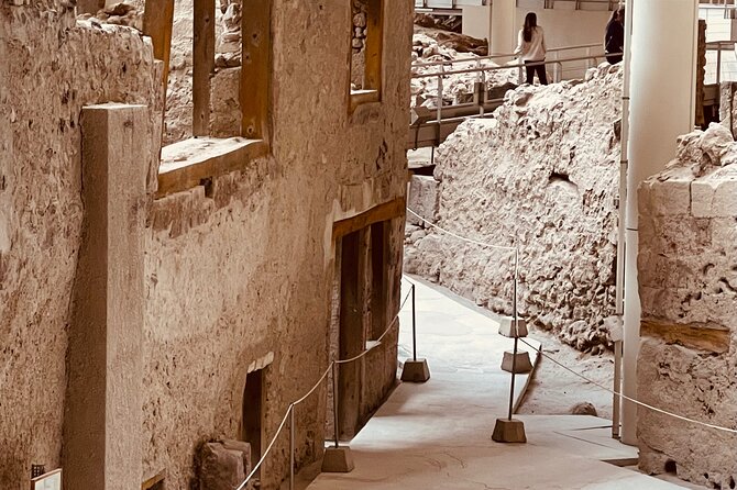 Akrotiri Family Treasure Hunt ,kid friendly Archeology Adventure - What children do during the archaeological adventure