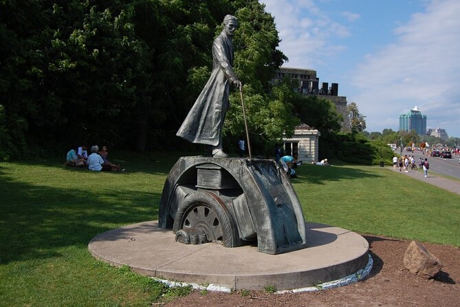 Amazing Scavenger Hunt: Hunt Along Niagara Falls - Stop 4: Skylon Tower