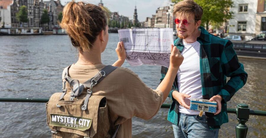Amsterdam: "Operation 45 " Treasure Hunt Walking Tour - Starting at the Secret Headquarters on Zwanenburgwal
