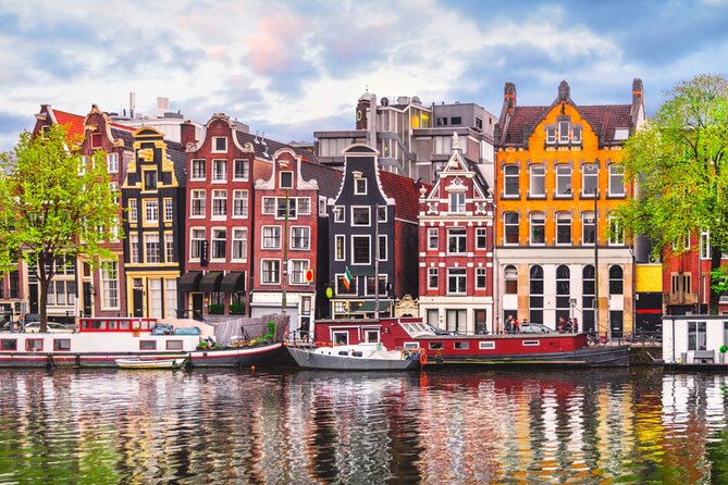 Amsterdam Red Light District Treasure: Self-Guided Tour & Quest - Following clues through the Old Center