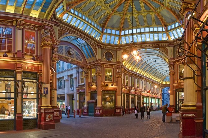 An Epic Scavenger Hunt: The Magnificent City of London - Cornhill Fountain and the first challenges