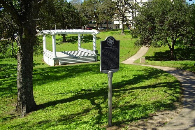 An Exciting Scavenger Hunt: Austin Capitol Sights & Downtown Gems - A self-guided Austin walk with a game attached