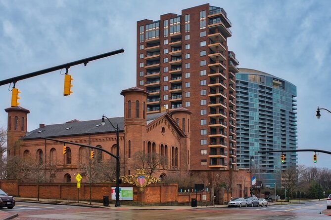 An Exciting Scavenger Hunt: Discovering Columbus - The World’s Largest Gavel and Pearl Market