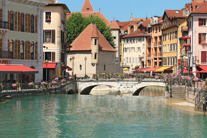 Annecy Scavenger Hunt and Highlights Self Guided Audio Tour - Annecy Town Hall and Saint-François Church