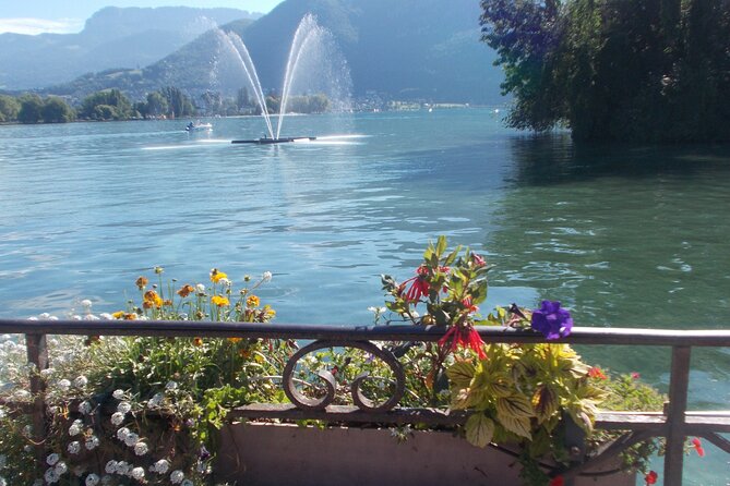 Annecy Scavenger Hunt and Highlights Self Guided Audio Tour - How the App Works on the Street