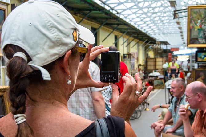Antiques and Curios - Private Flea Market Treasure Hunt - A private guide changes the shopping experience
