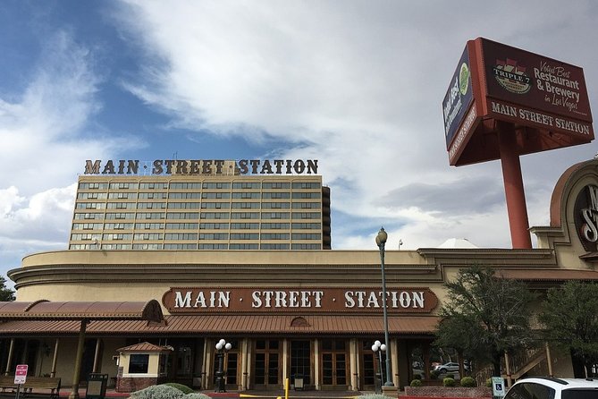 Astonishing Scavenger Hunt: The True Gems of Vegas - Fremont Street Experience: lights, clues, and crowds