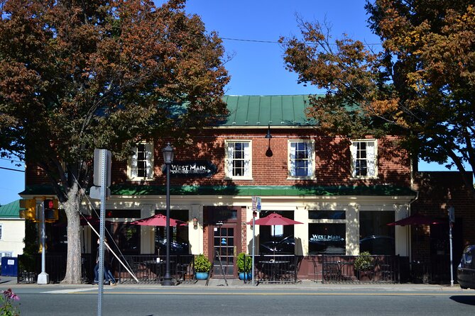 Astounding Scavenger Hunt: Centuries of Charlottesville - How the Let’s Roam App Shapes the Experience