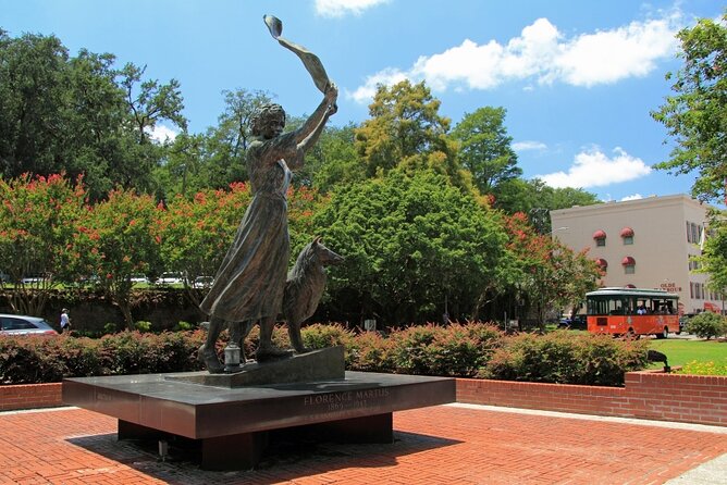 Astounding Scavenger Hunt: Historic Savannah Adventure - Ellis Square and Savannah’s Public Spaces