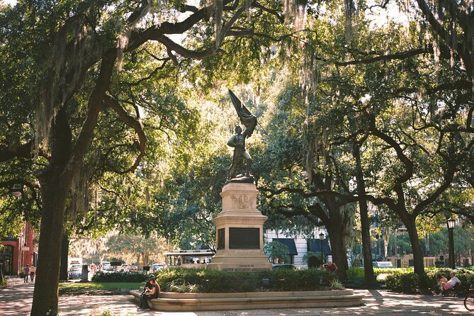 Astounding Scavenger Hunt: Historic Savannah Adventure - Colonial Park Cemetery