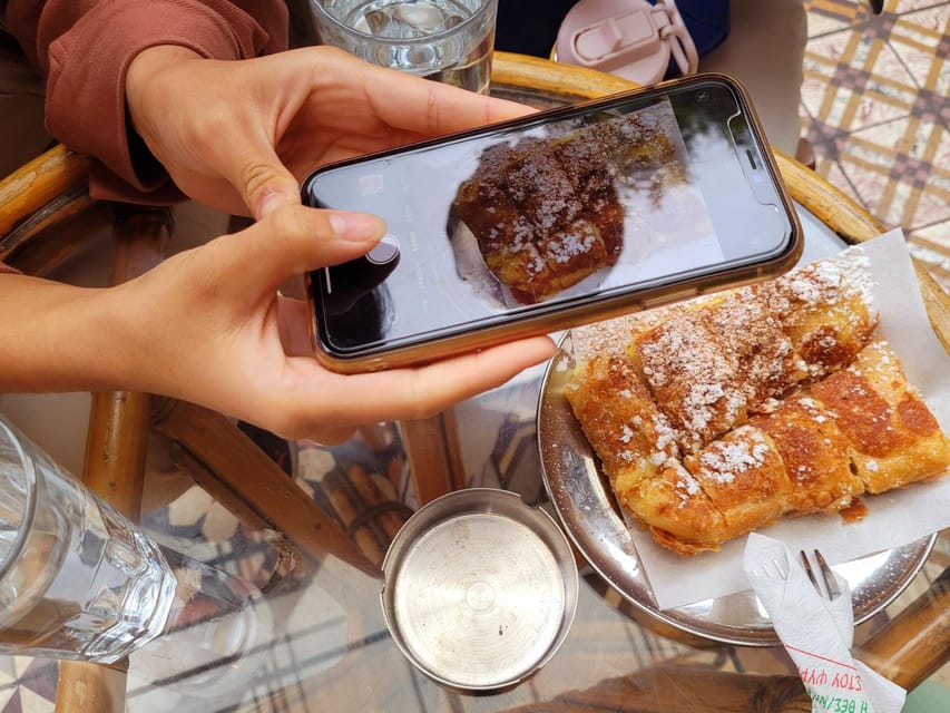 Athens: Street Art Treasure Hunt with Food Stop - Athenian street food at Galiántra