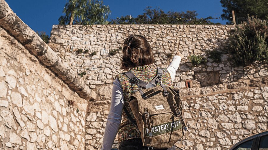 Athens: Treasure Hunt Walking Tour 'The Lost Library' - Aiolou: your first test in the city center