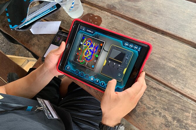 Augmented Reality Secret Agent Treasure Hunt in St Thomas - The beach search makes a strong final act