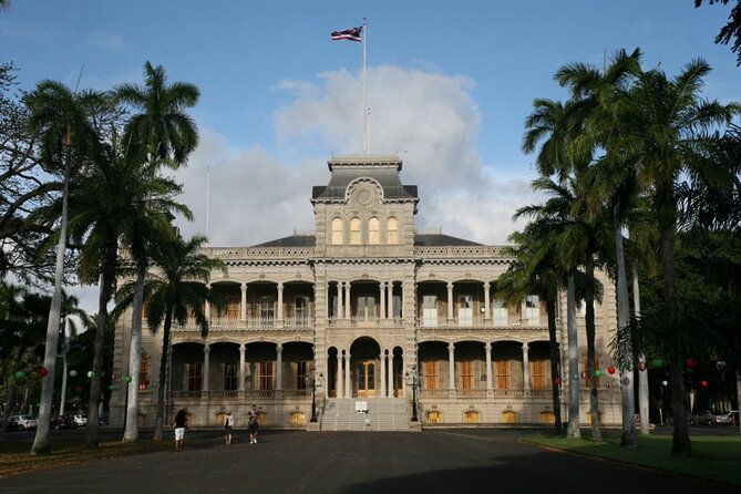 Awesome Scavenger Hunt: Royal Views Of Honolulu - Aloha Tower Marketplace and the waterfront pause