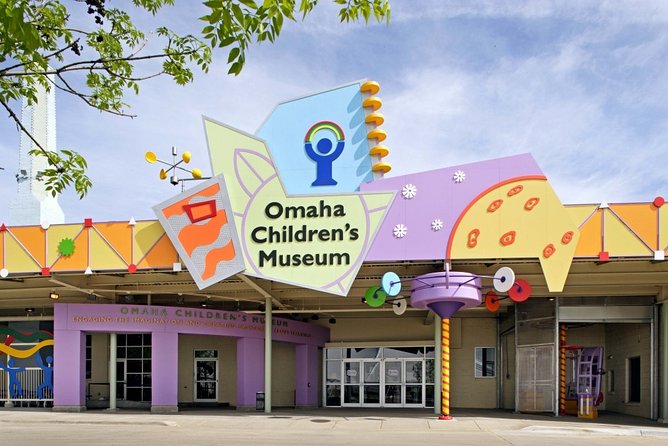 Awesome Scavenger Hunt: The West’s Glorious Gateway - Joslyn Art Museum and public art stops