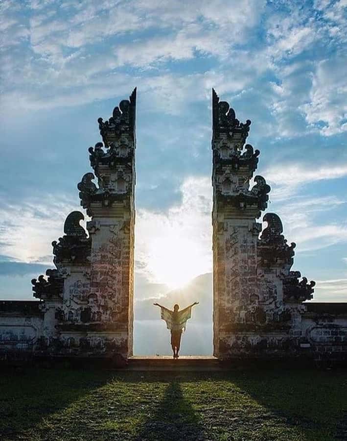 Bali:Heaven Gate, TirtaGangga Palace, and Beach Escape Tour - Lempuyang Gate of Heaven and the Mount Agung view