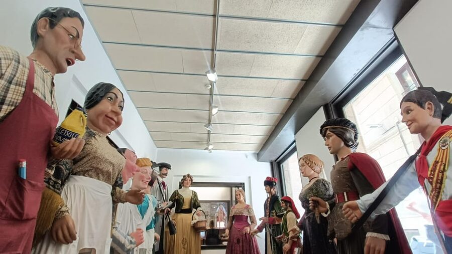 Barcelona private Family-Friendly Cultural & Food Tour - When the market visit is available