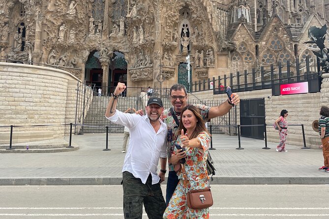 Barcelona Scavenger Hunt and Sights Self-Guided Tour - A Change of Pace at the Narcís Monturiol Monument