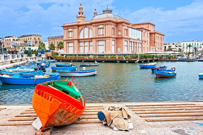 Bari Scavenger Hunt and Highlights Self Guided Audio Tour - Piazza Mercantile and the heart of Bari Vecchia