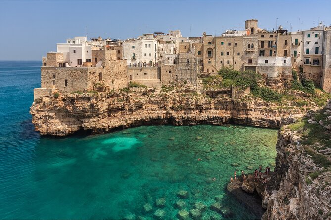 Bari Scavenger Hunt and Highlights Self Guided Audio Tour - Umberto I, Fortino Sant’Antonio, and the sea