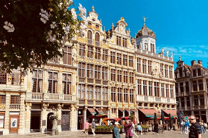 Beer Tasting and Scavenger Hunt in Brussels – About 3 Hours - Manneken Pis: a quick stop with a famous face