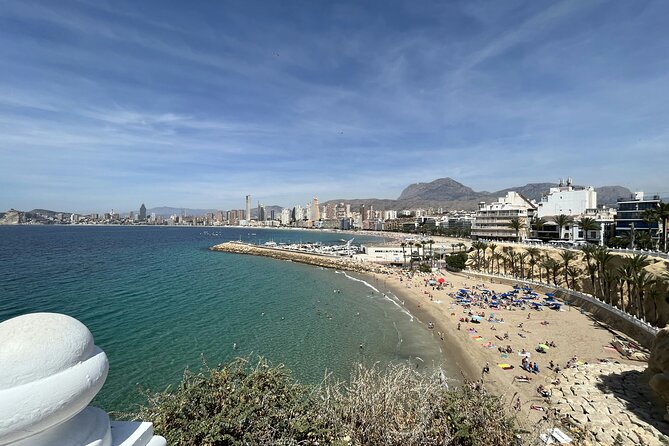 Benidorm Old Town and Beaches Tour and Exploration Game - Getting your bearings on Avenida del Mediterráneo
