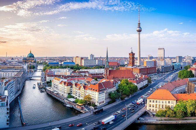 Berlin Highlights Self guided scavenger hunt and Walking Tour - A private activity for small groups