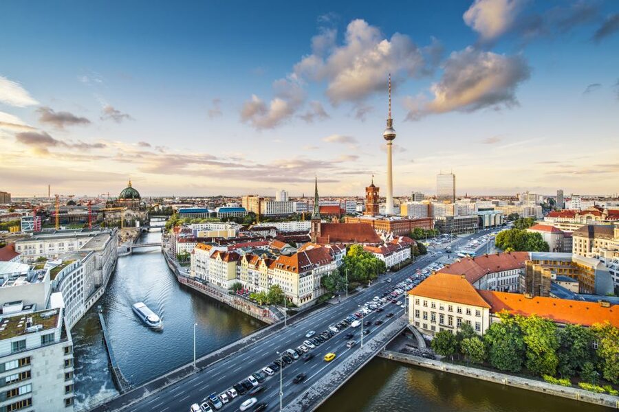 Berlin: Outdoor Escape Game Mitte - Berlin Mitte becomes the escape room