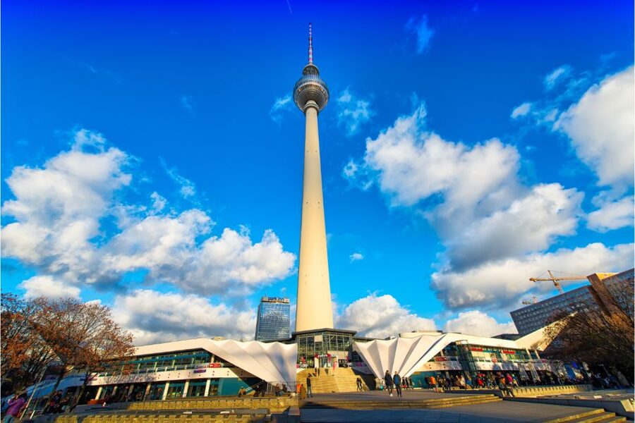 Berlin: Self-Guided Family and School Class Scavenger Hunt - Pariser Platz and Brandenburg Gate