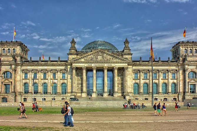Berlin stories - an exciting scavenger hunt tour - Brandenburg Gate and the Holocaust Memorial
