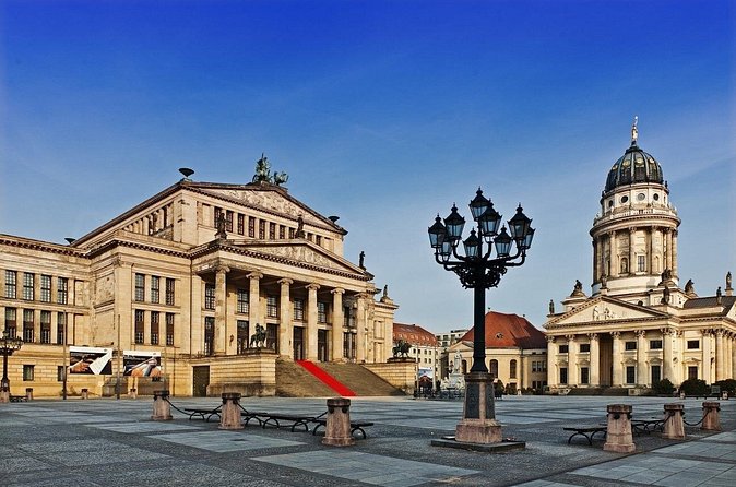 Berlin stories - an exciting scavenger hunt tour - Potsdamer Platz and Checkpoint Charlie