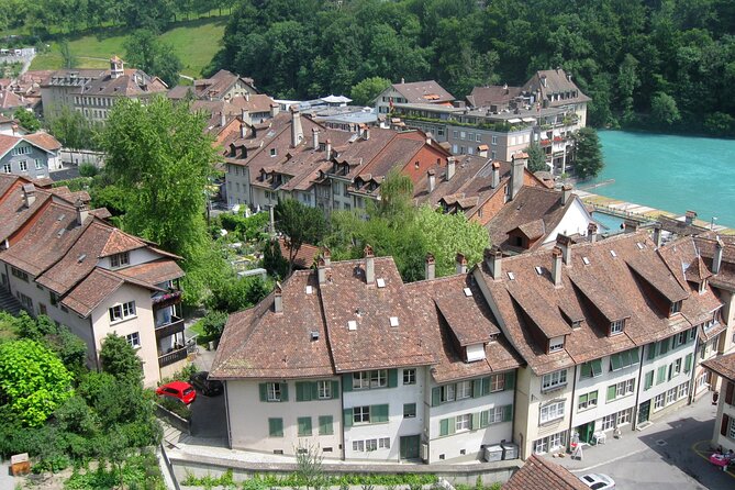 Bern Scavenger Hunt and Highlights Self Guided Audio Tour - Rathaus Bern and Bern Cathedral