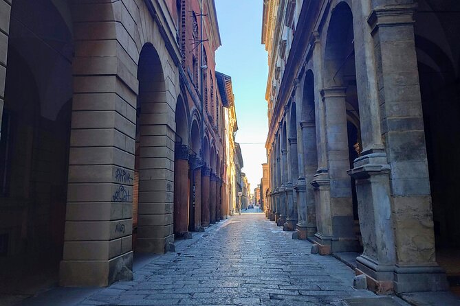 Bologna Murder Mystery: Self-Guided City Quest - Sorrow over Dead Christ at Santa Maria della Vita