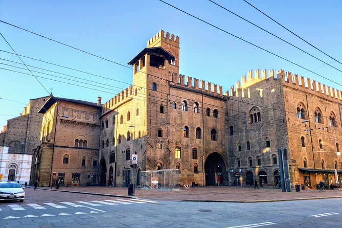Bologna Murder Mystery: Self-Guided City Quest - Bologna’s Two Towers and the old university world