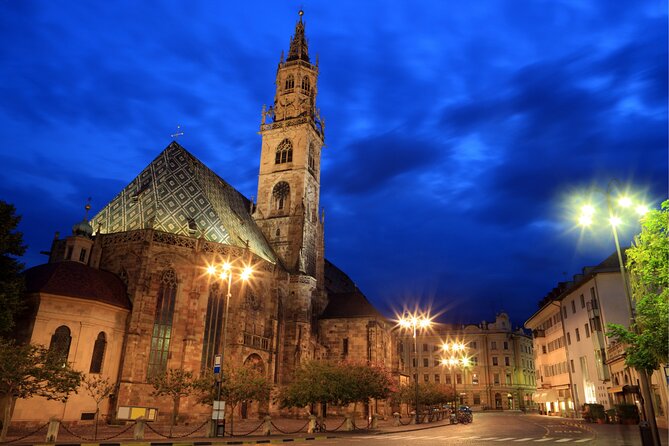 Bolzano Scavenger Hunt and Highlights Self Guided Audio Tour - Via dei Portici and Piazza delle Erbe