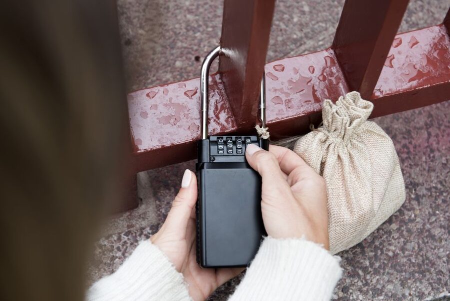 Bremen: Outdoor Escape Game in the Old Town - Starting at Martinistraße and the Pressehaus