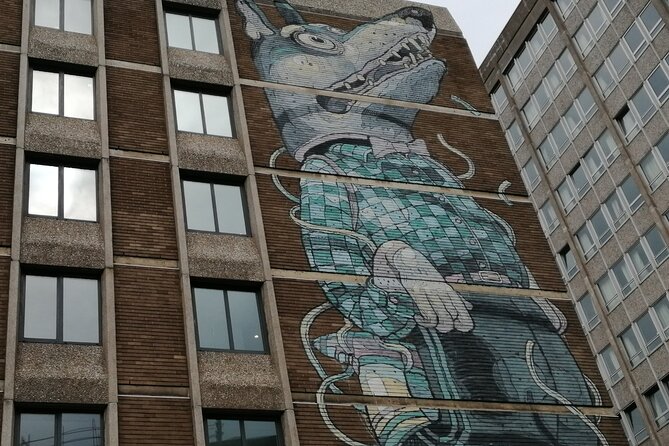 Bristol Street Art: Banksy Exploration Game and Tour - The app experience: fun when the group joins in