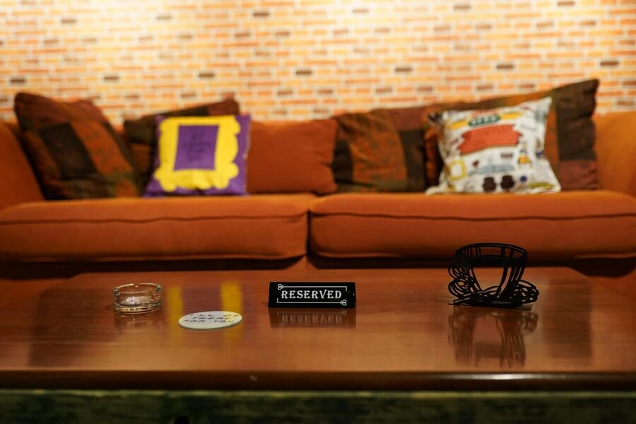 Budapest: 90s Sitcom Escape Room Adventure with Drinks - How to give your team the best chance