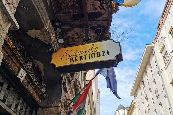 Budapest (Jewish Quarter) Scavenger Hunt and Self-Guided Tour - Szimpla Ruin Pub and the district’s informal side