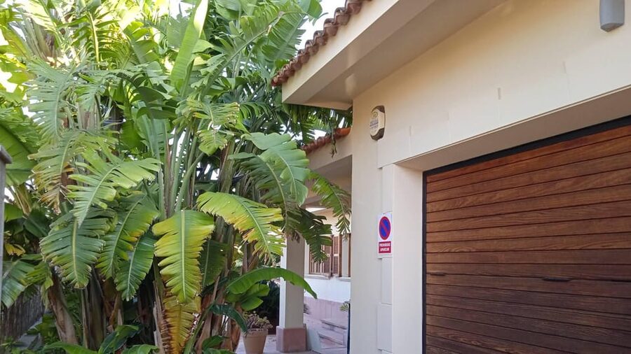 Cala Millor: Escape Room "The millionaire's villa", fun game - Searching the rooms, garage, and recording studio