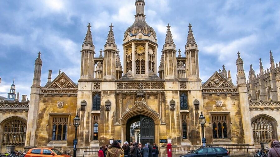 Cambridge: City Walking Tour & Exploration Game - How the puzzle format works for families